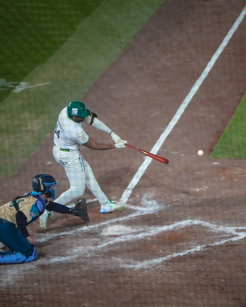 Los Bravos de León despertaron con un rally de tres anotaciones.