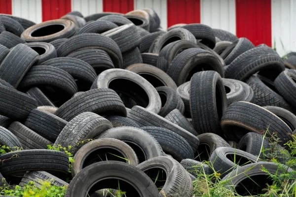 Llantatón: Solo se aceptarán llantas de coche y camioneta. Nada de neumáticos gigantes ni de tractores o motocicletas.