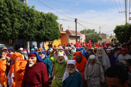 Desde los primeros chicotazos de los Diablos, hasta el beso traidor de Judas, la historia volvió a recorrer las calles , dejando huella en cada paso.