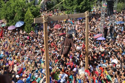 Una vez más, La Judea no decepcionó: tradición, identidad, fe, calor, música, máscaras, lágrimas, gritos y el mismo Judas pataleando entre la multitud. Porque así se vive Purísima, con el corazón en la mano y la historia en la piel.