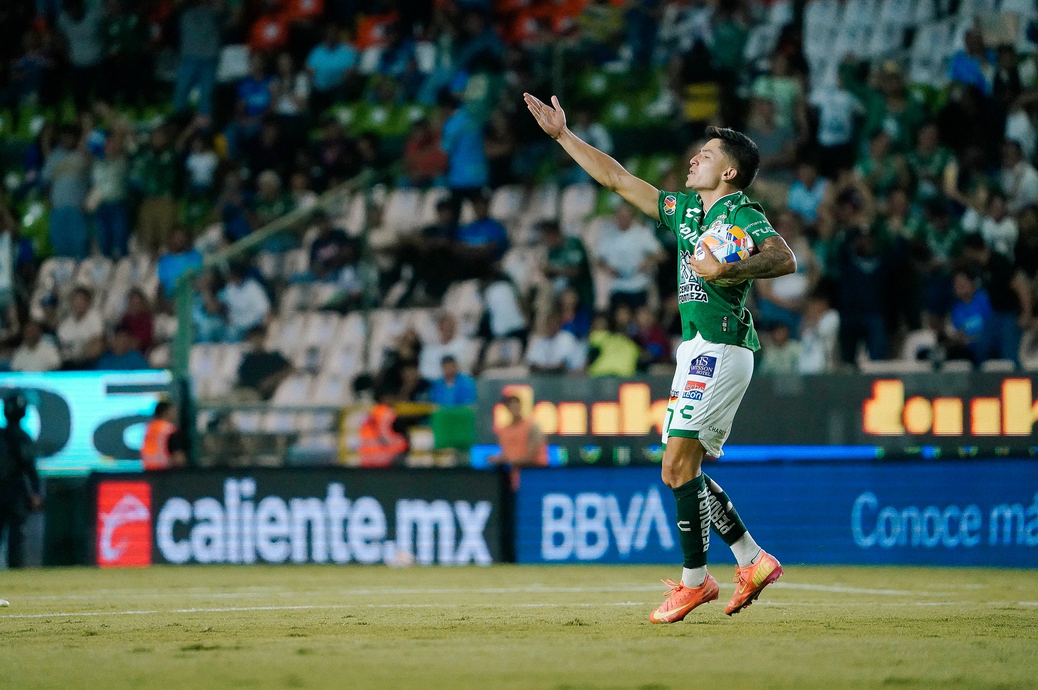 León